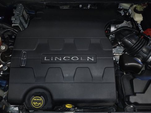 Used 2017 Lincoln Continental Select image 30