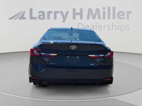 Used 2025 Toyota Camry SE FWD image 4