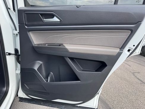 Used 2022 Volkswagen Atlas SE image 27