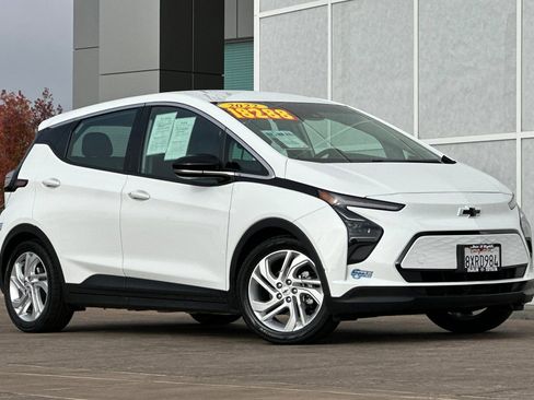 Used 2022 Chevrolet Bolt LT image 2