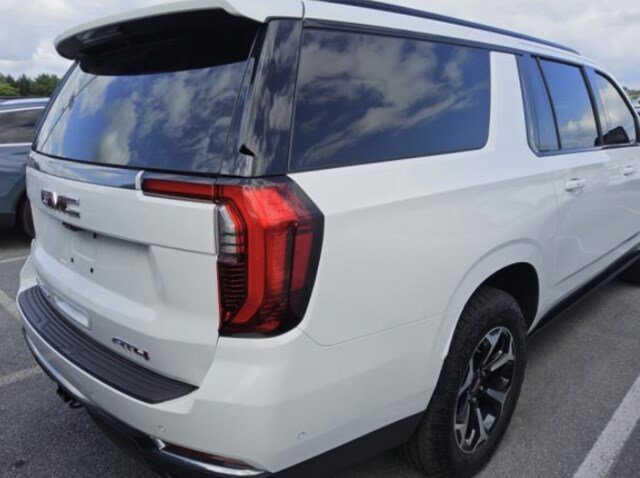 Used 2026 GMC Yukon XL AT4 w/ AT4 Premium Plus Package AWD/4WD image 5
