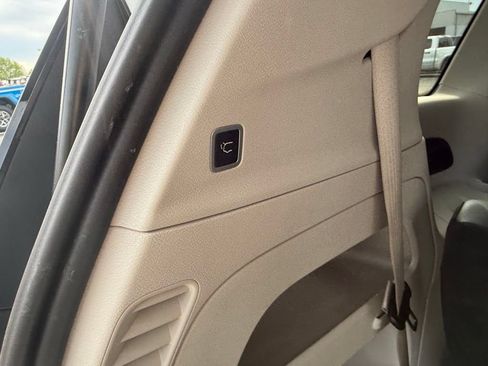 Used 2023 Chrysler Pacifica Touring-L FWD image 52