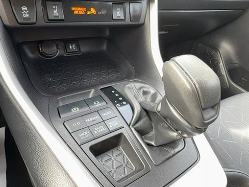 Used 2019 Toyota RAV4 XLE w/ Convenience Package image 24