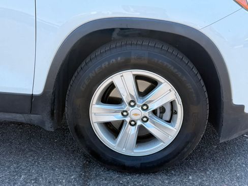 Used 2020 Chevrolet Trax LS FWD image 6