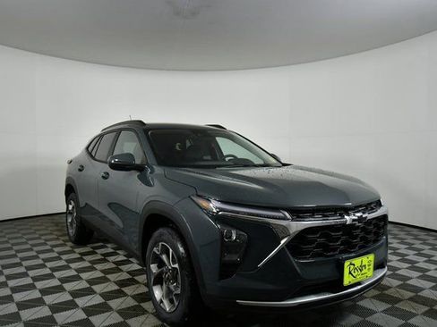 New 2026 Chevrolet Trax LT w/ Driver Confidence Package FWD image 8