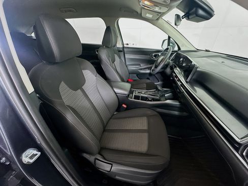 Used 2024 Kia Sorento LX image 30