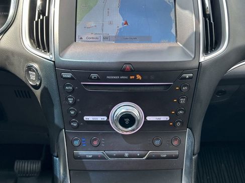 Used 2019 Ford Edge Titanium w/ Equipment Group 301A AWD/4WD image 20