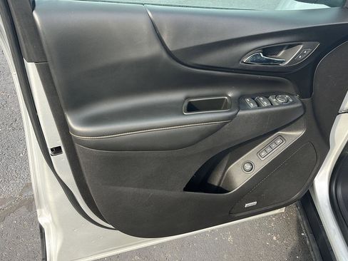 Used 2019 Chevrolet Equinox Premier image 16