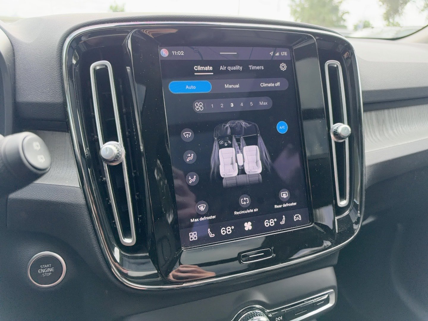 Certified 2024 Volvo XC40 B5 Plus AWD/4WD image 20