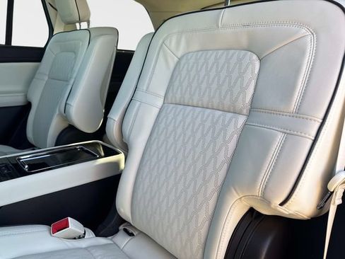 Used 2023 Lincoln Aviator Black Label w/ Dynamic Handling Package AWD/4WD image 13