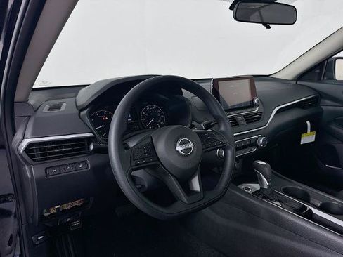 Certified 2025 Nissan Altima 2.5 S FWD image 9