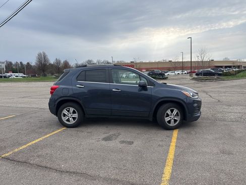 Used 2019 Chevrolet Trax LT w/ LT Convenience Package image 25
