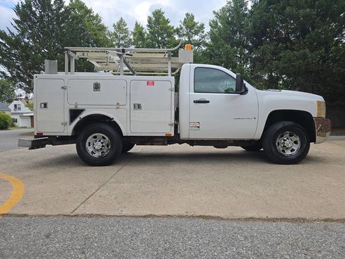 Used 2008 Chevrolet Silverado 3500 W/T RWD image 2