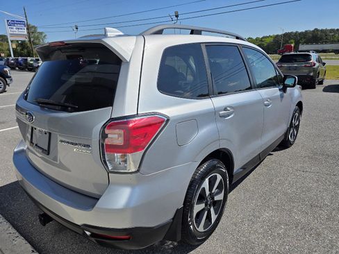 Used 2017 Subaru Forester 2.5i Premium AWD/4WD image 5