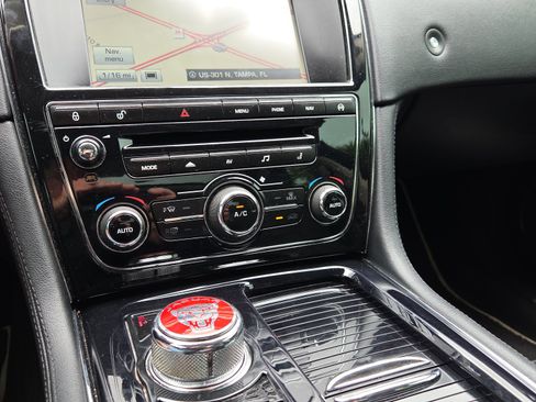 Used 2015 Jaguar XJ AWD image 22
