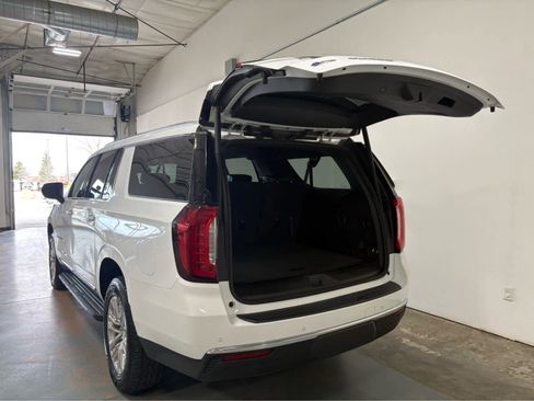 Used 2024 GMC Yukon XL SLT AWD/4WD image 4