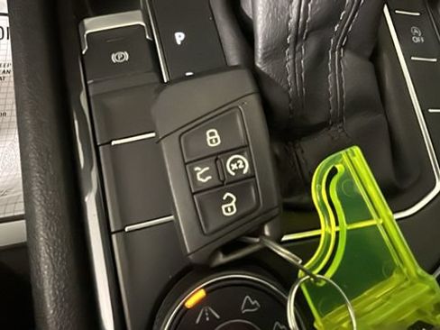 Used 2019 Volkswagen Tiguan SEL Premium R-Line AWD/4WD image 21
