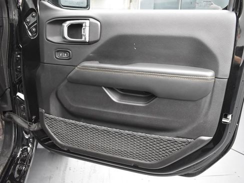 Used 2025 Jeep Wrangler Unlimited Sahara AWD/4WD image 15