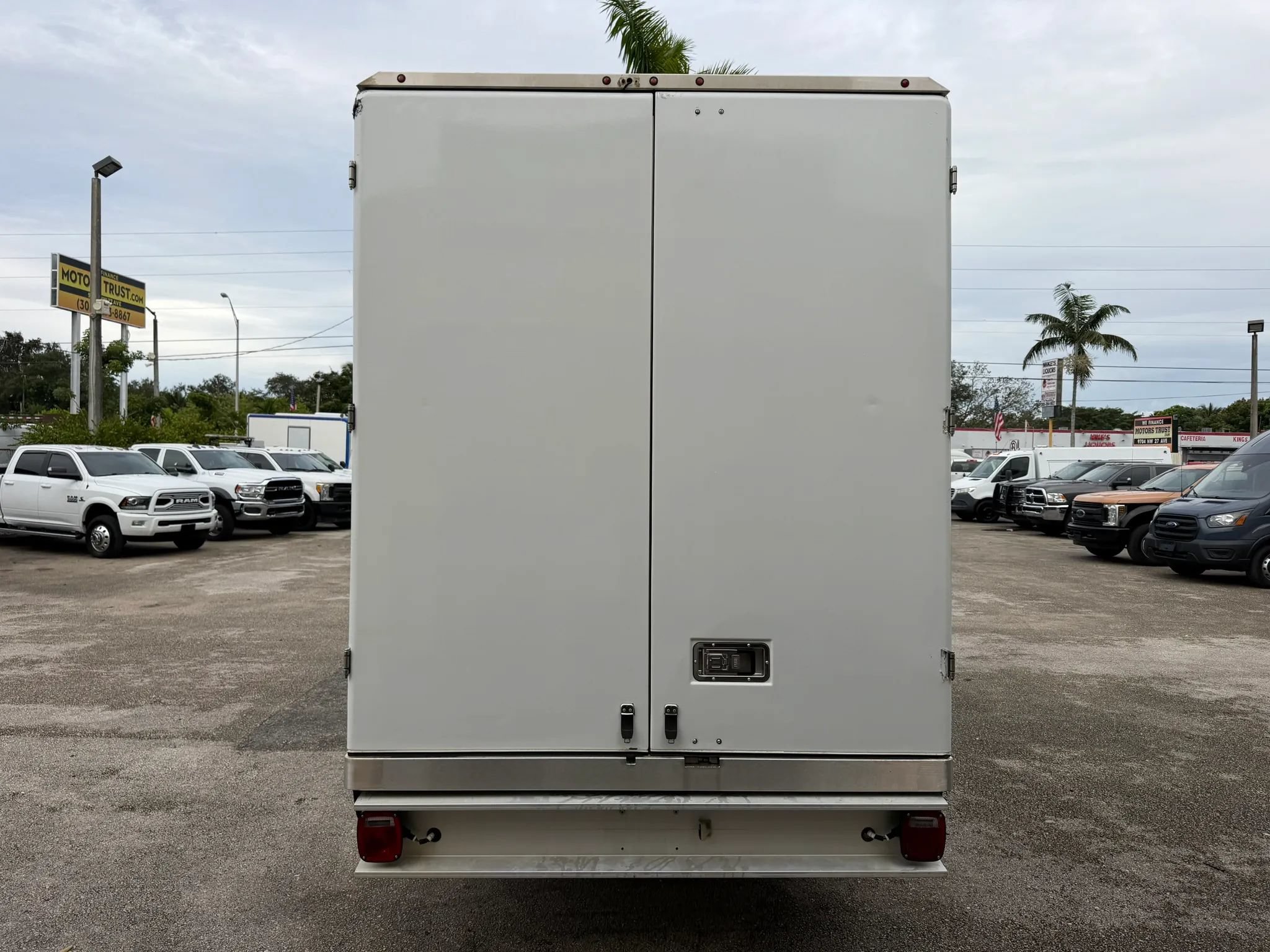 Used 2022 Ford Transit 350 w/ Upfitter Package RWD image 4