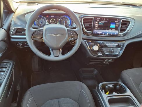 Used 2022 Chrysler Pacifica Touring w/ S Appearance Package image 10