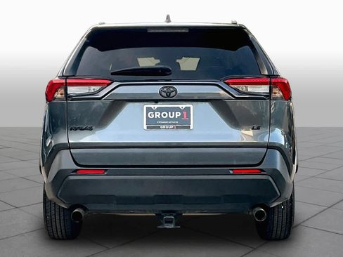 Used 2021 Toyota RAV4 LE FWD image 5