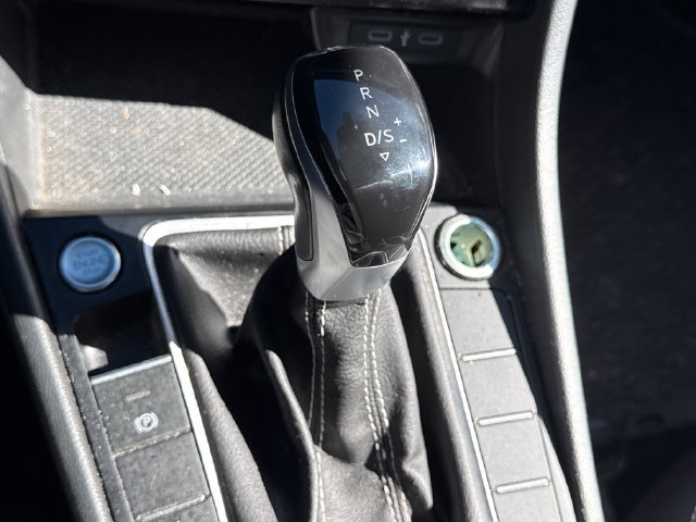 Used 2024 Volkswagen Jetta SE w/ Panoramic Sunroof Package FWD image 36