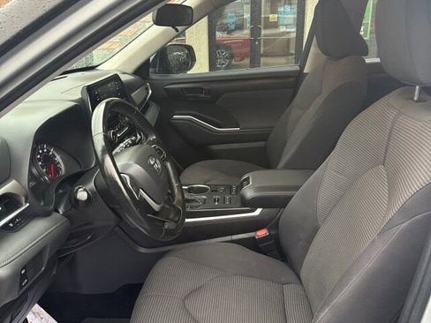 Used 2022 Toyota Highlander LE image 10