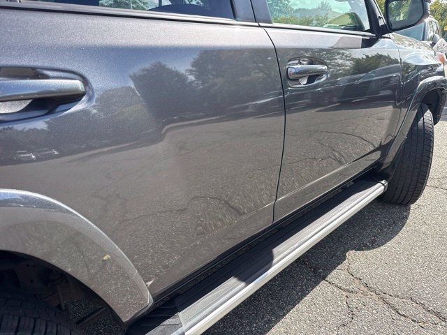 Used 2018 Toyota 4Runner SR5 AWD/4WD image 17