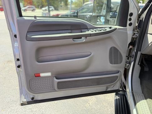 Used 2001 Ford Excursion XLT image 7