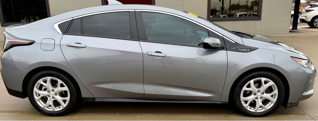 Used 2018 Chevrolet Volt Premier w/ Driver Confidence Package FWD image 8