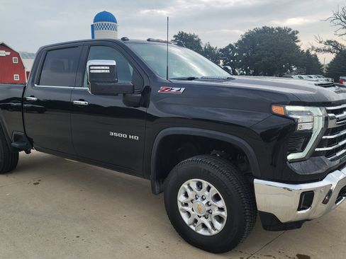 Used 2026 Chevrolet Silverado 3500 LTZ w/ LTZ Convenience Package AWD/4WD image 3