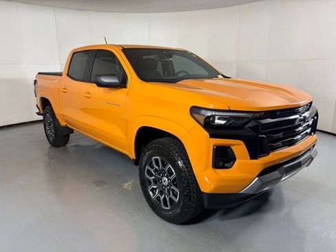 Used 2025 Chevrolet Colorado Z71 image 2