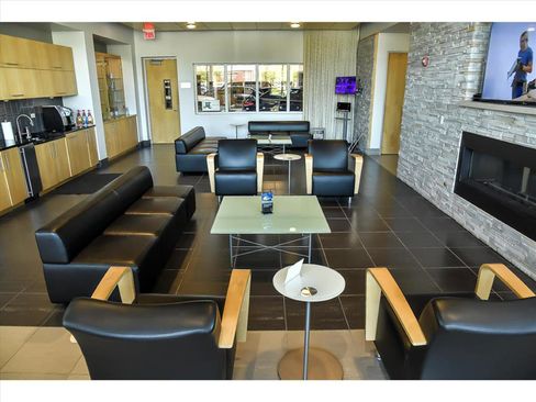 Certified 2025 Mercedes-Benz GLB 250 GLB 250 4MATIC image 29