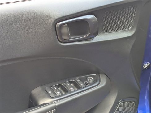 Used 2025 Hyundai Venue Limited image 9