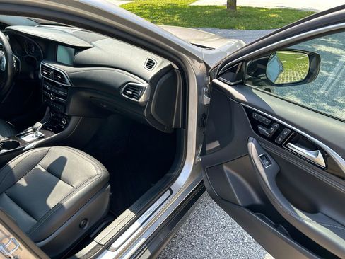 Used 2018 INFINITI QX30 Premium w/ Navigation Package AWD/4WD image 14