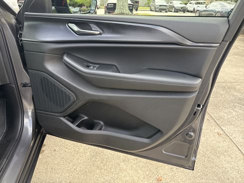 New 2025 Jeep Grand Cherokee Altitude image 15