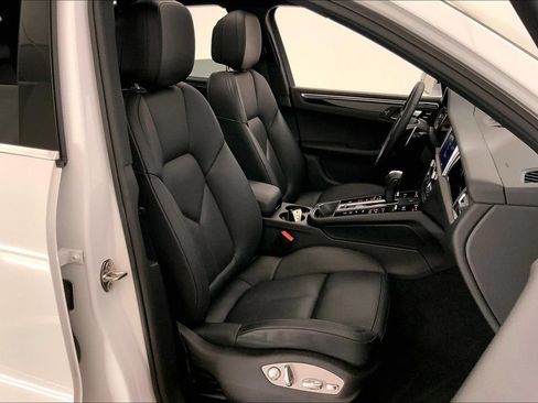 Used 2025 Porsche Macan S AWD/4WD image 6