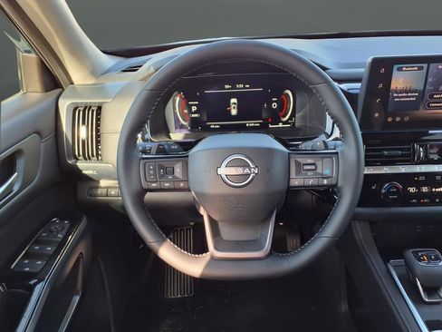 New 2026 Nissan Pathfinder SL image 15