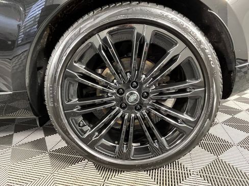 Used 2024 Land Rover Range Rover Long Wheelbase SE image 15