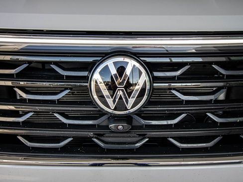 Used 2024 Volkswagen Atlas SEL Premium R-Line image 10