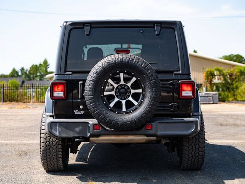 Used 2019 Jeep Wrangler Unlimited Sahara AWD/4WD image 6