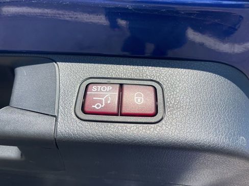 Used 2022 Mercedes-Benz GLB 250 GLB 250 4D Sport Utility image 12