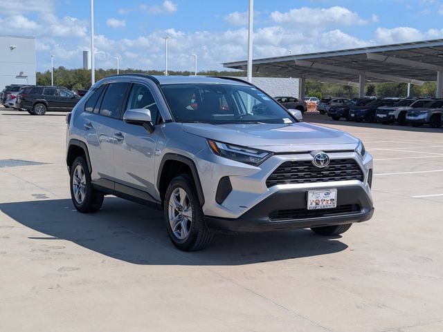 Used 2025 Toyota RAV4 XLE AWD/4WD image 7