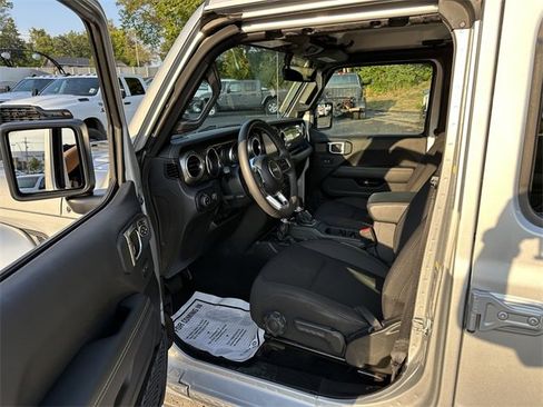 Used 2023 Jeep Gladiator Overland image 36