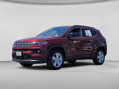 Used 2022 Jeep Compass Latitude w/ Sun and Sound Group AWD/4WD image 8