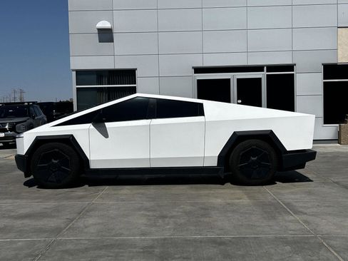 Used 2024 Tesla Cybertruck AWD Crew Cab image 6