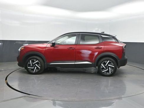 Used 2025 Nissan Kicks SV image 2