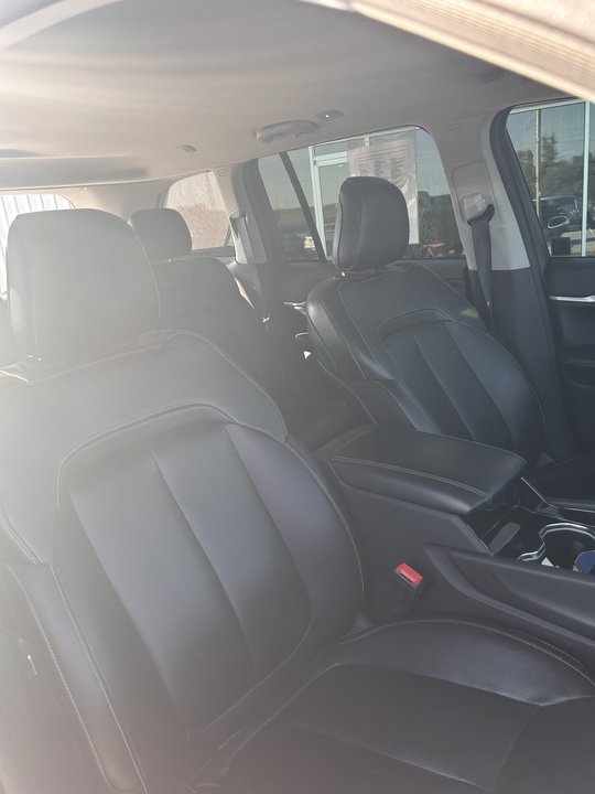 Used 2023 Jeep Grand Cherokee Limited w/ Black Appearance Package AWD/4WD image 12