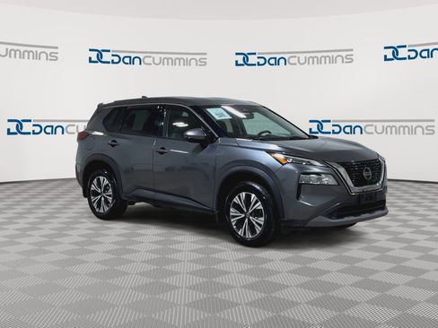 Used 2021 Nissan Rogue SV image 3