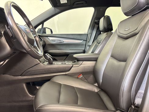 Used 2022 Cadillac XT6 Luxury w/ LPO, Floor Liner Package AWD/4WD image 5